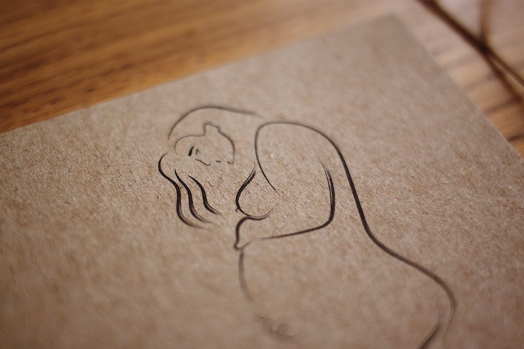 Print Kraft - Féminin sacré - maternité - détail